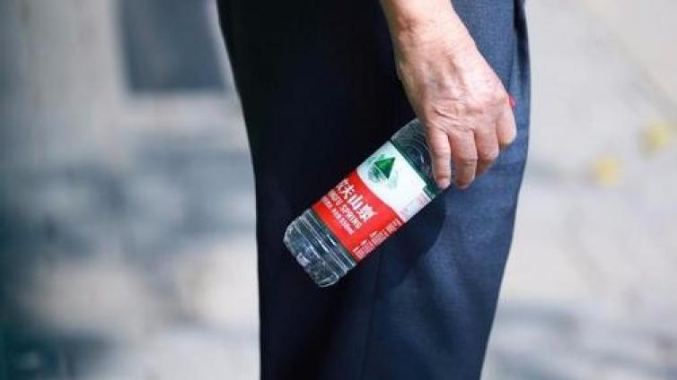 【最智慧商学院】农夫山泉上市 钟睒睒跻身中国前三大富豪