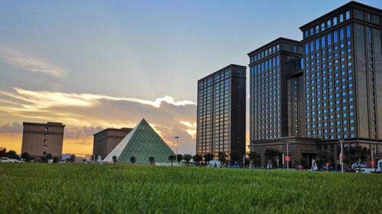 【最智慧商学院】3季度暴赚100亿！“猪中茅台”又火了：1天净赚1个亿，但市值却没了近1000亿…