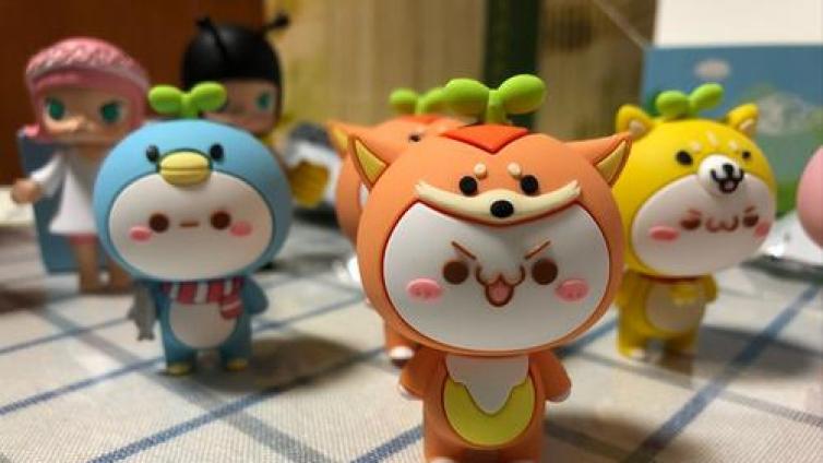 【最智慧商学院】“盲盒+”模式快速裂变 “惊喜经济”引爆年轻潮玩市场